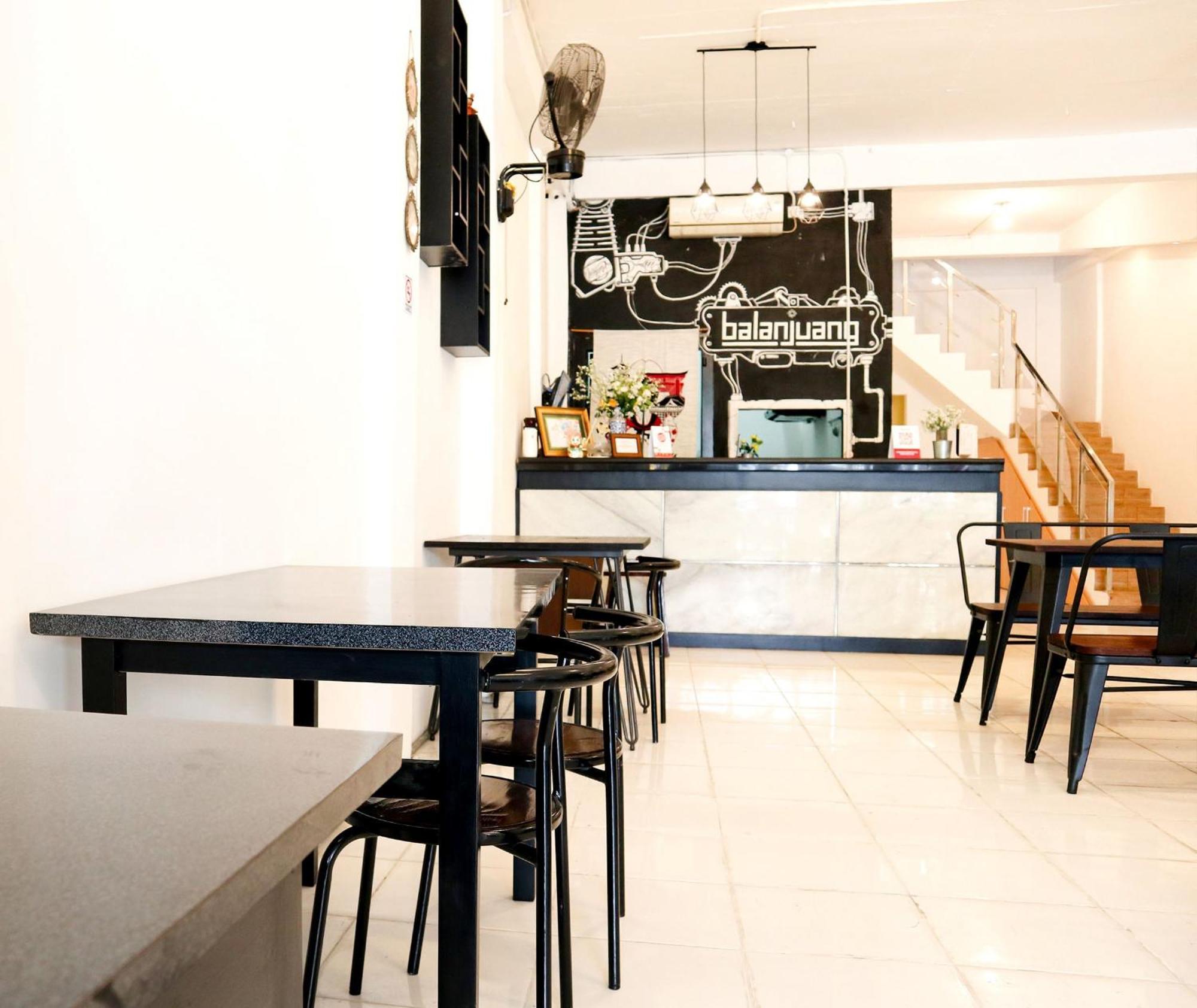 OYO 1191 Monalisa Residence And Cafe Padang (Sumatra) Exterior foto
