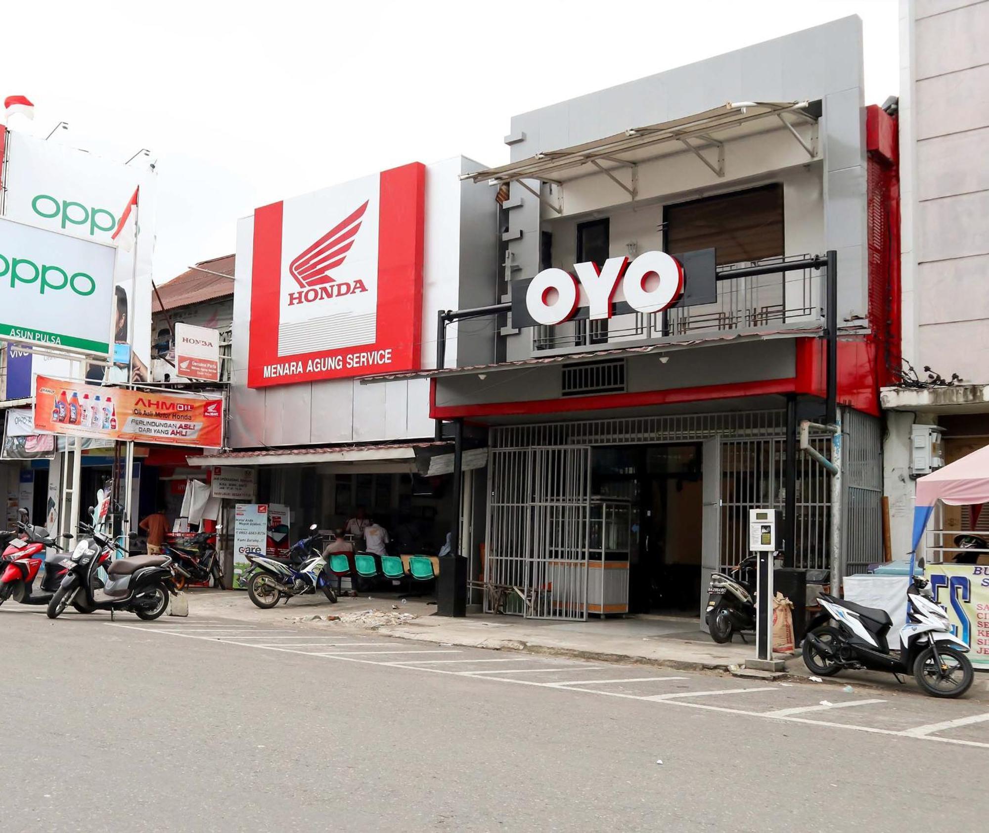OYO 1191 Monalisa Residence And Cafe Padang (Sumatra) Exterior foto