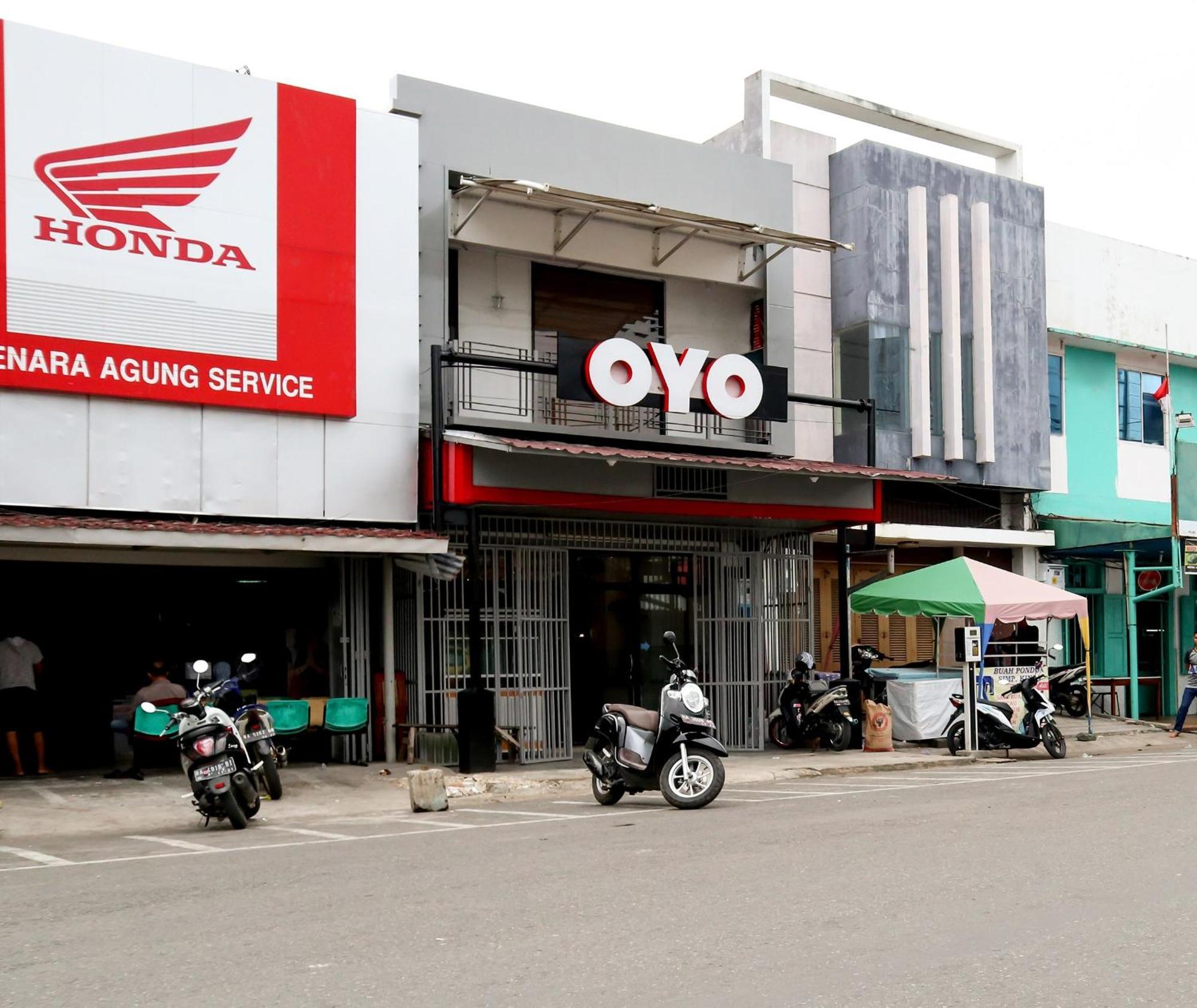 OYO 1191 Monalisa Residence And Cafe Padang (Sumatra) Exterior foto